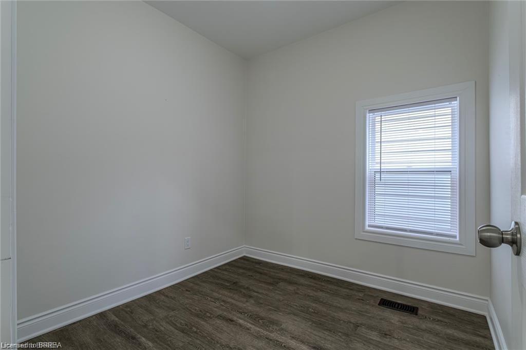 5 Halls Avenue, Brantford, ON - Indoor Photo Showing Other Room