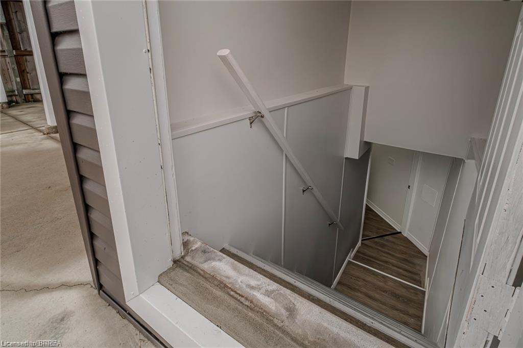 5 Halls Avenue, Brantford, ON - Indoor Photo Showing Other Room