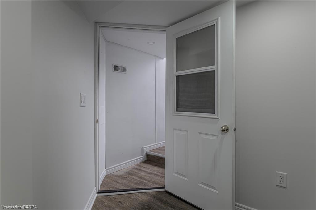 5 Halls Avenue, Brantford, ON - Indoor Photo Showing Other Room