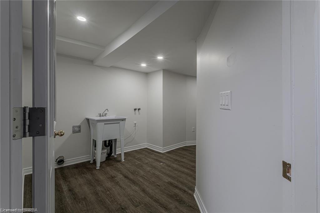 5 Halls Avenue, Brantford, ON - Indoor