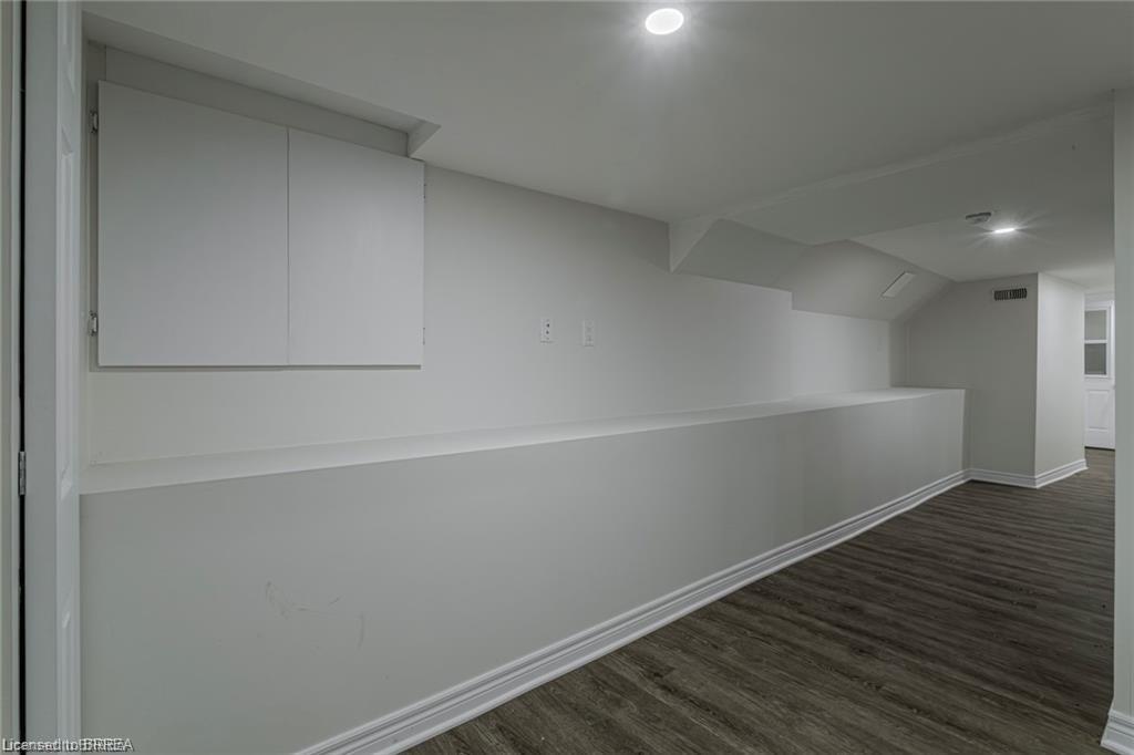 5 Halls Avenue, Brantford, ON - Indoor