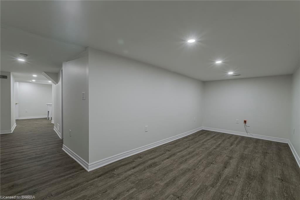 5 Halls Avenue, Brantford, ON - Indoor