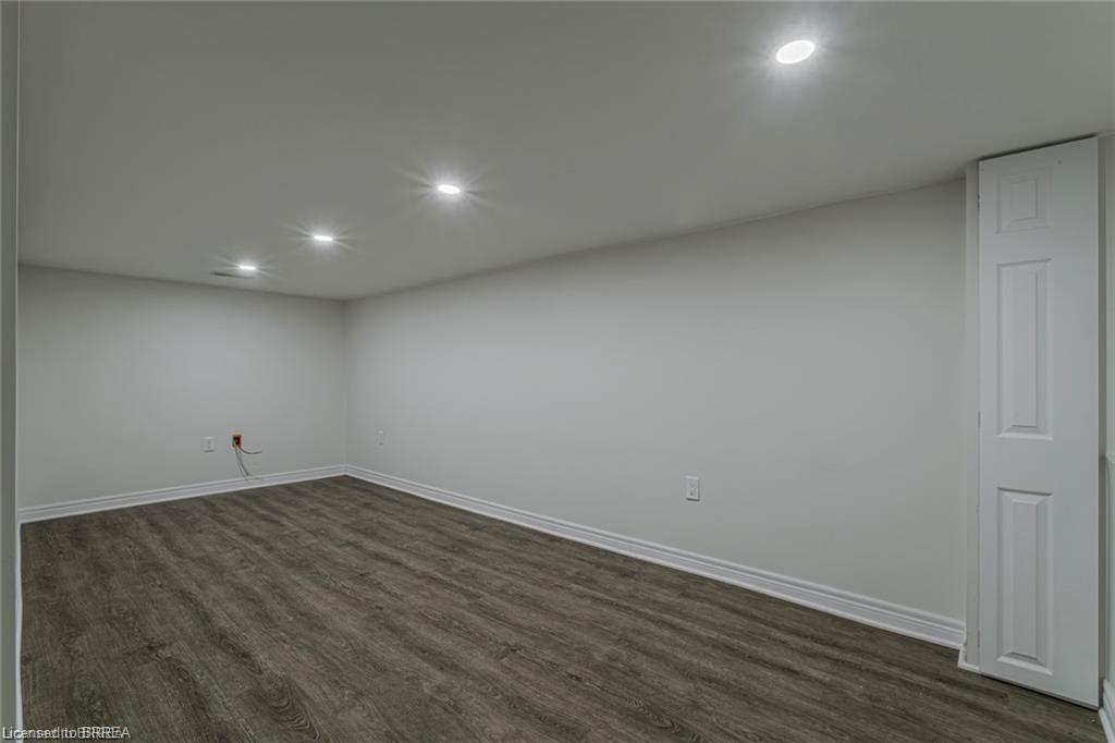 5 Halls Avenue, Brantford, ON - Indoor