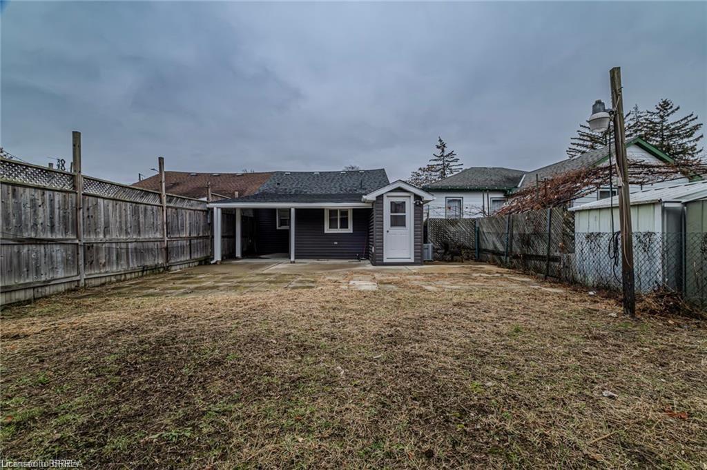 5 Halls Avenue, Brantford, ON - Outdoor