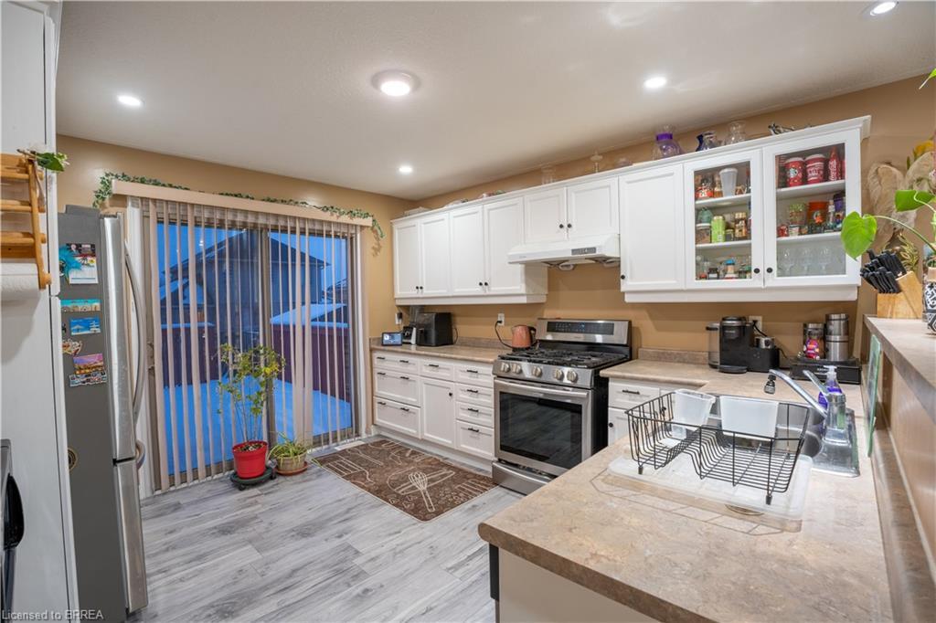 53 Mission Road, Brantford, ON - Indoor Photo Showing Kitchen