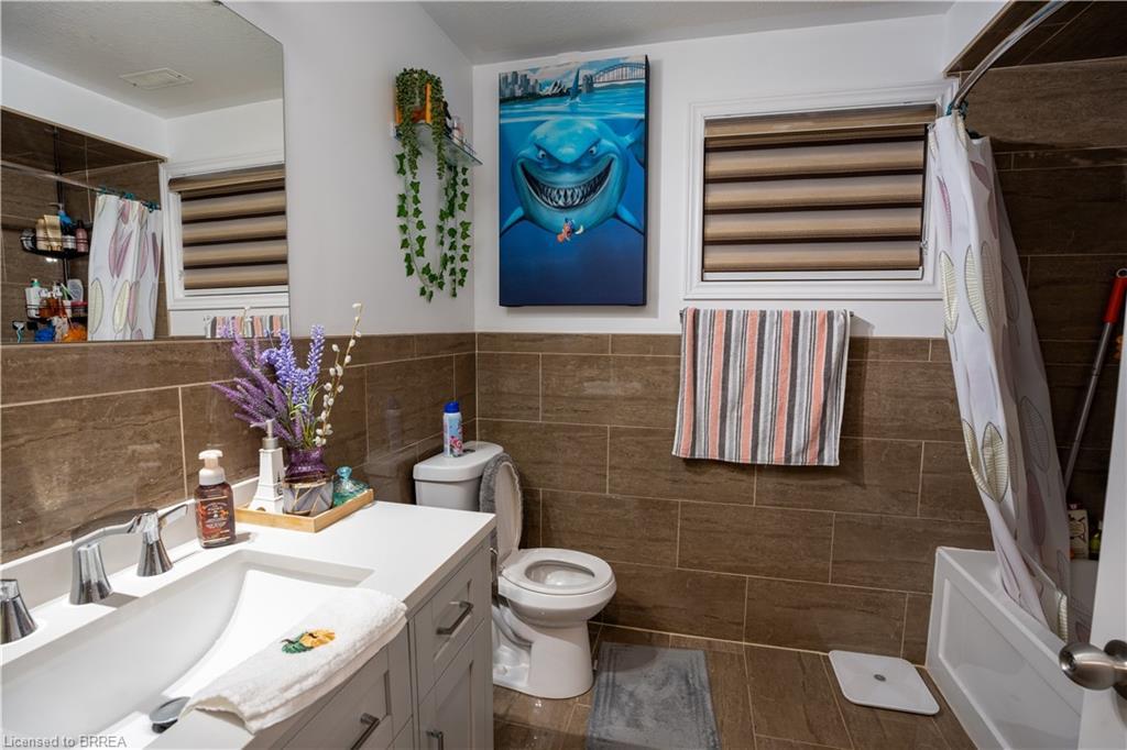53 Mission Road, Brantford, ON - Indoor Photo Showing Bathroom