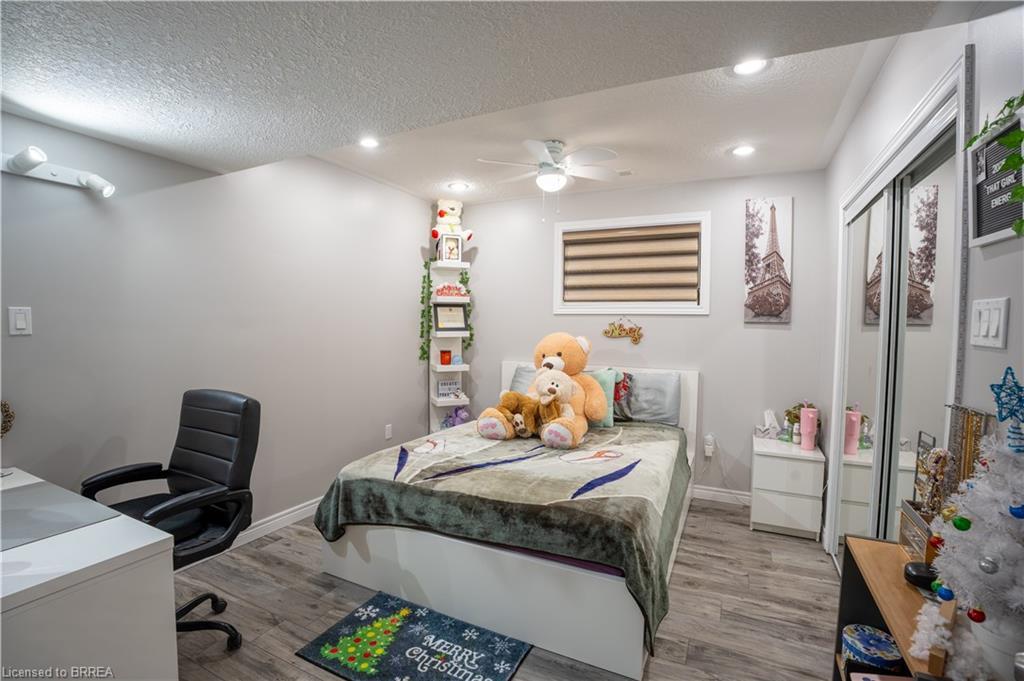 53 Mission Road, Brantford, ON - Indoor Photo Showing Bedroom