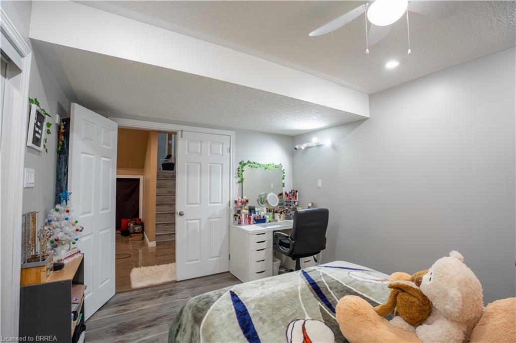53 Mission Road, Brantford, ON - Indoor Photo Showing Bedroom