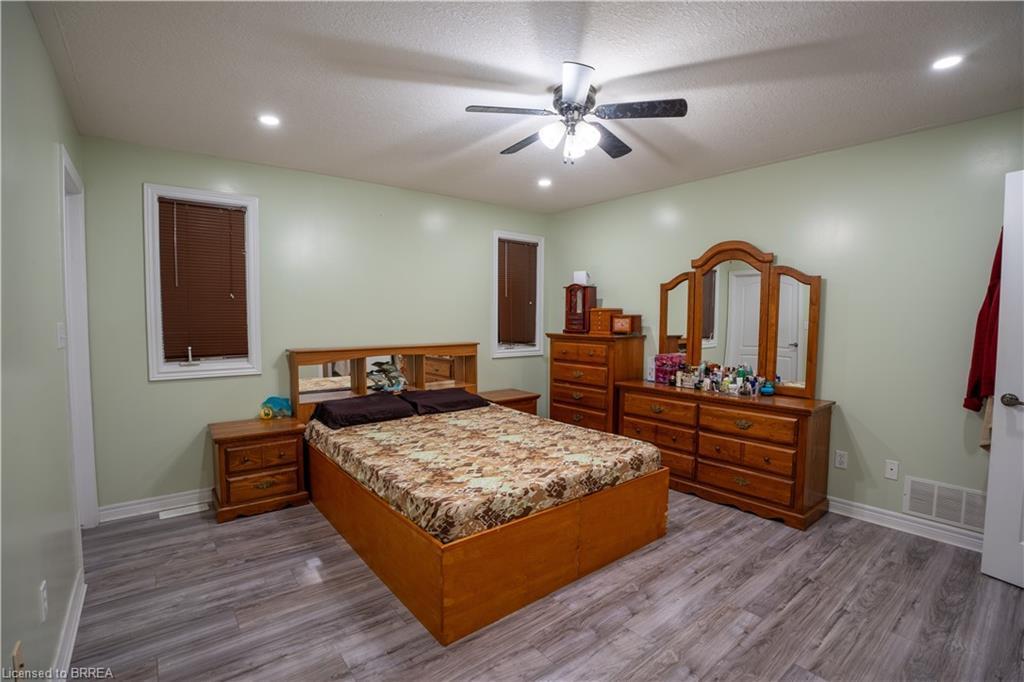 53 Mission Road, Brantford, ON - Indoor Photo Showing Bedroom