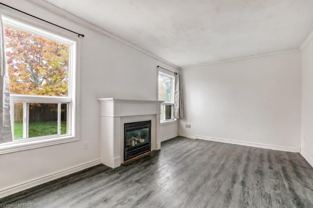 17 Stowe Terrace, Brantford, ON - Indoor Photo Showing Living Room With Fireplace