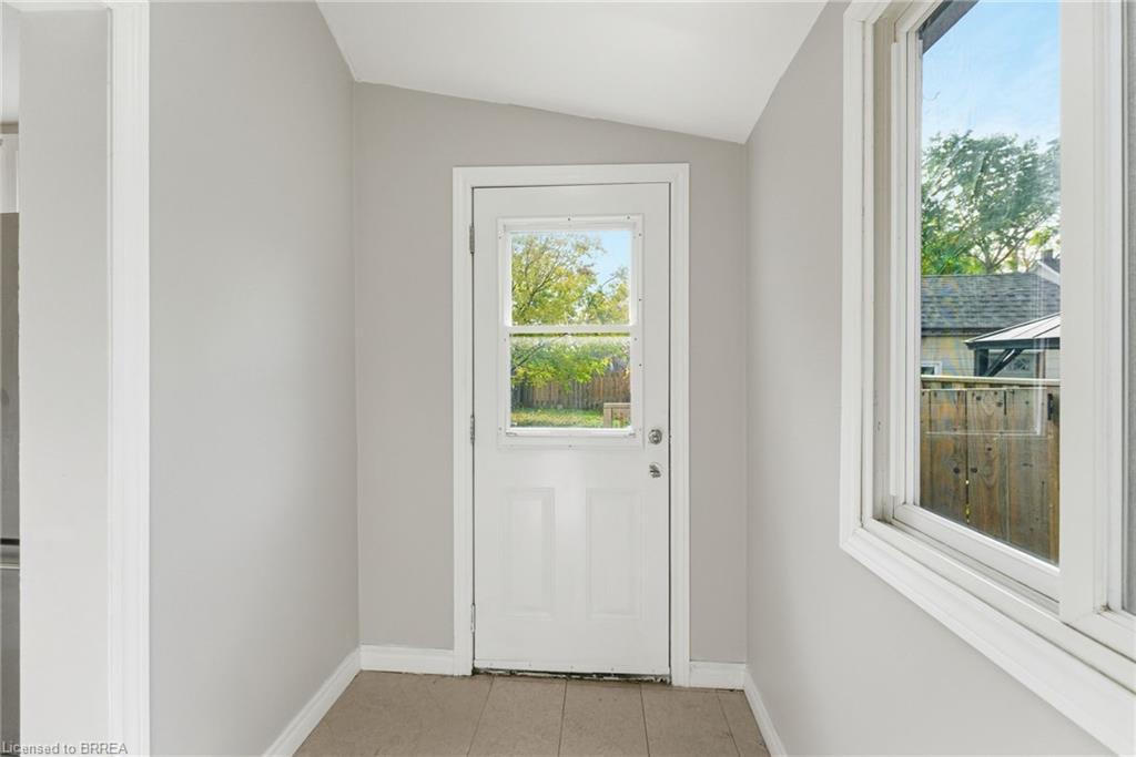 166 Beach Road, Hamilton, ON - Indoor Photo Showing Other Room