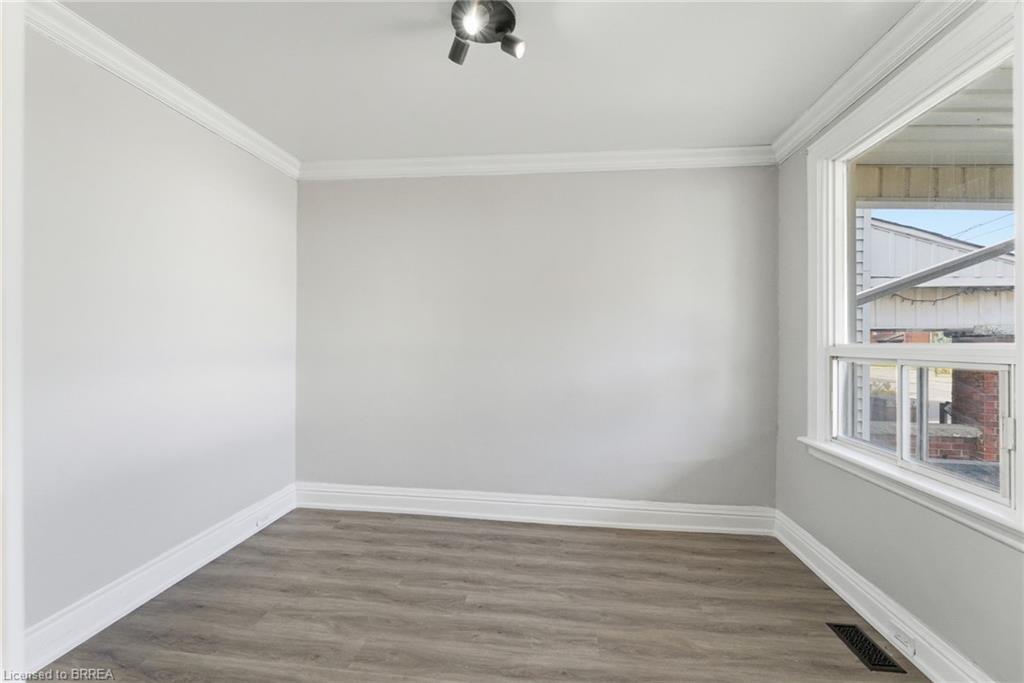 166 Beach Road, Hamilton, ON - Indoor Photo Showing Other Room