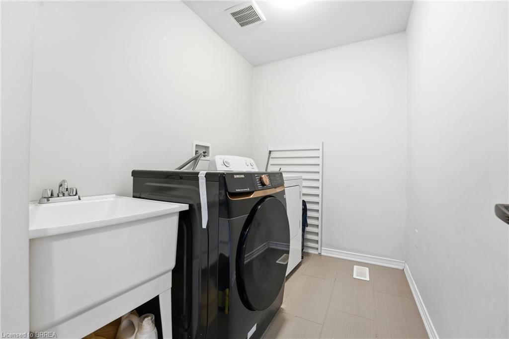 29 Arnold Marshall Boulevard, Caledonia, ON - Indoor Photo Showing Laundry Room