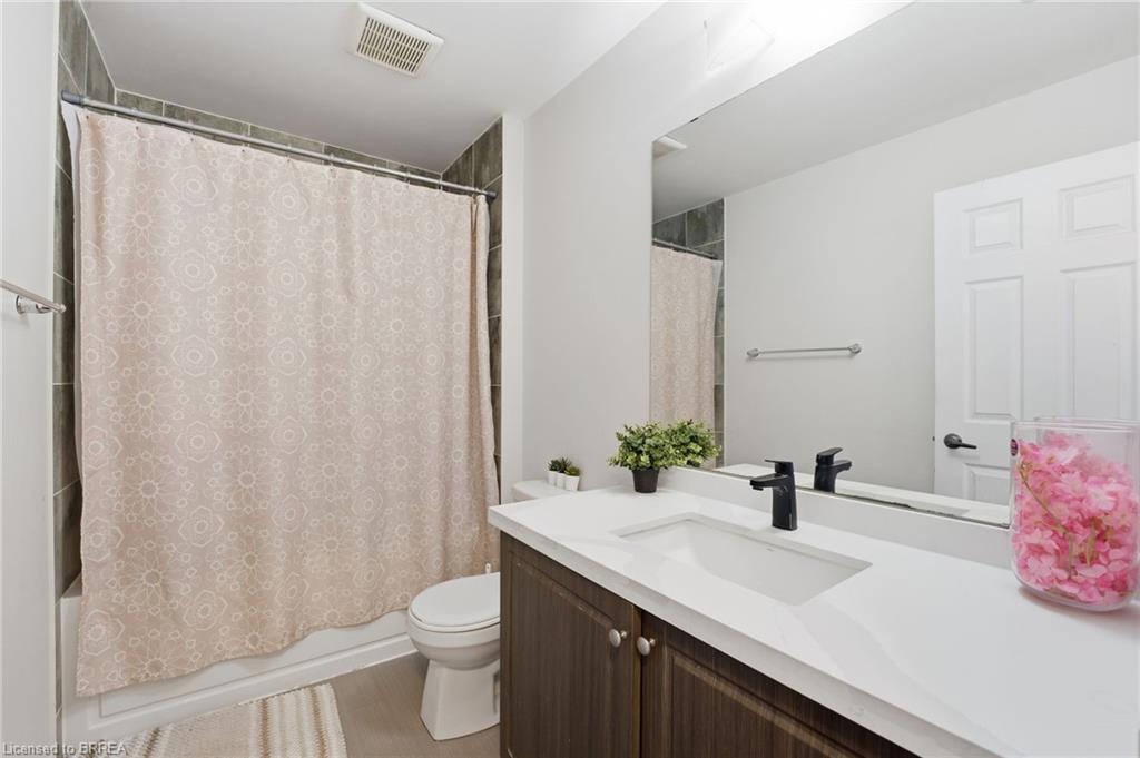 29 Arnold Marshall Boulevard, Caledonia, ON - Indoor Photo Showing Bathroom