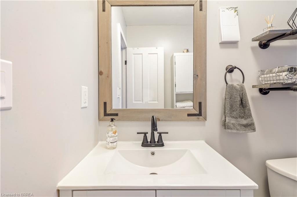 79 Palace Street, Brantford, ON - Indoor Photo Showing Bathroom