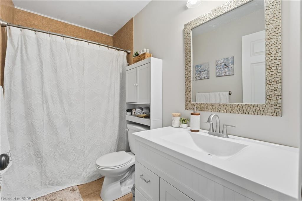 7 Acres Street, Paris, ON - Indoor Photo Showing Bathroom