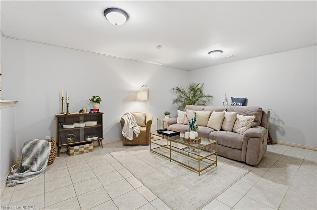 7 Acres Street, Paris, ON - Indoor