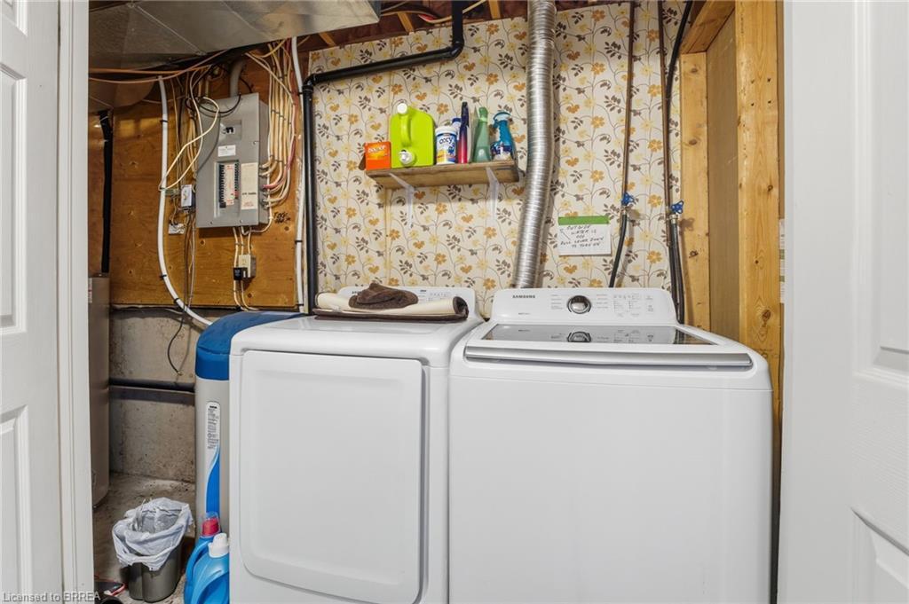 7 Acres Street, Paris, ON - Indoor Photo Showing Laundry Room