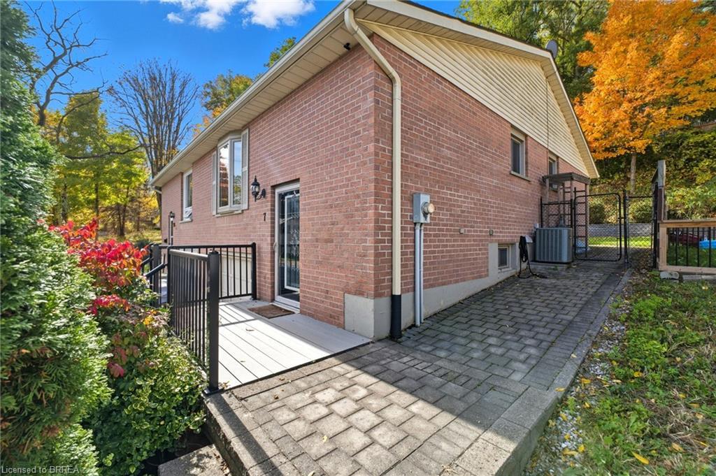 7 Acres Street, Paris, ON - Outdoor With Exterior
