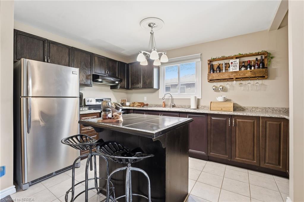 7 Acres Street, Paris, ON - Indoor Photo Showing Kitchen