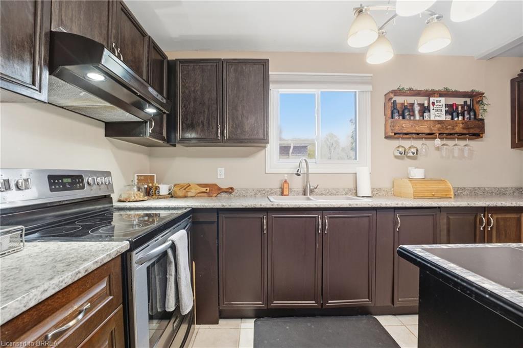 7 Acres Street, Paris, ON - Indoor Photo Showing Kitchen