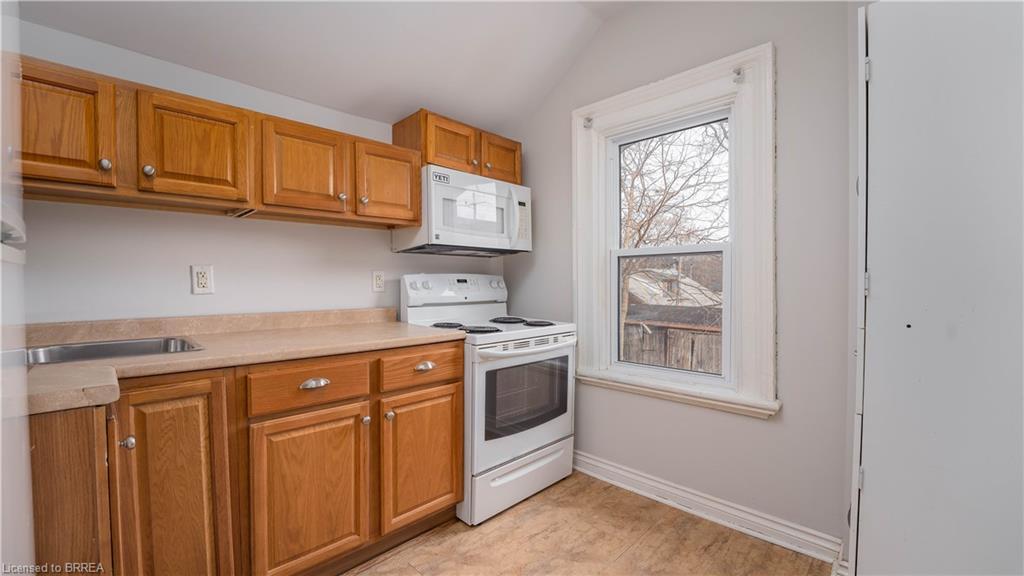 Upper-48 Sheridan Street, Brantford, ON - Indoor Photo Showing Kitchen