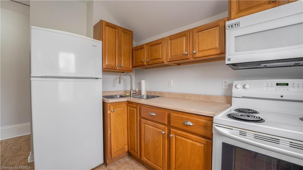 Upper-48 Sheridan Street, Brantford, ON - Indoor Photo Showing Kitchen