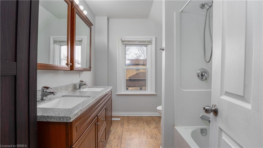 Upper-48 Sheridan Street, Brantford, ON - Indoor Photo Showing Bathroom