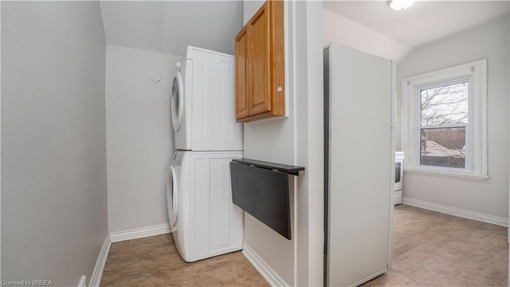 Upper-48 Sheridan Street, Brantford, ON - Indoor