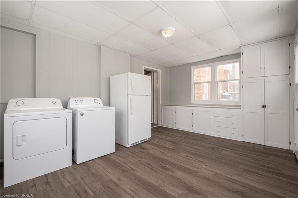 24 Campbell Street, Brantford, ON - Indoor Photo Showing Laundry Room