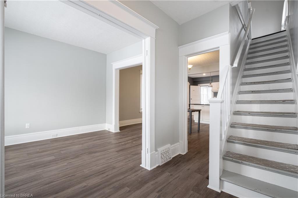 24 Campbell Street, Brantford, ON - Indoor Photo Showing Other Room