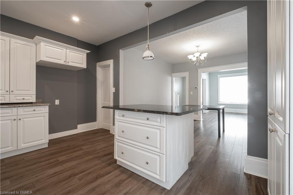 24 Campbell Street, Brantford, ON - Indoor Photo Showing Kitchen