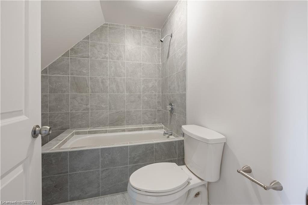 4C-16 Arthur Street, Brantford, ON - Indoor Photo Showing Bathroom