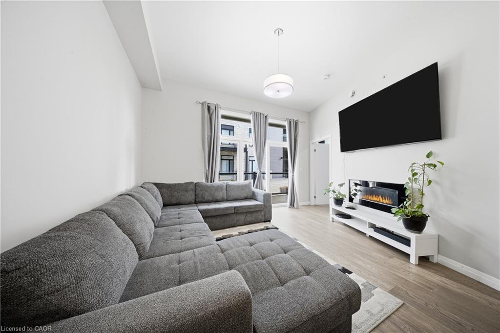 102A-85 Morrell Street, Brantford, ON - Indoor Photo Showing Living Room