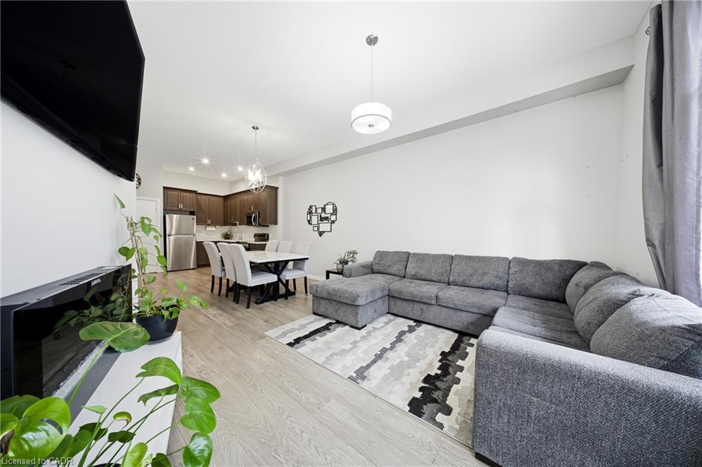 102A-85 Morrell Street, Brantford, ON - Indoor Photo Showing Living Room