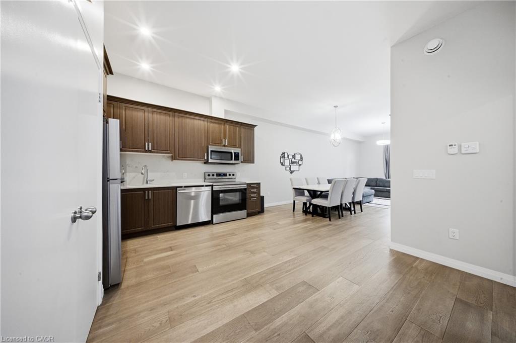 102A-85 Morrell Street, Brantford, ON - Indoor Photo Showing Kitchen