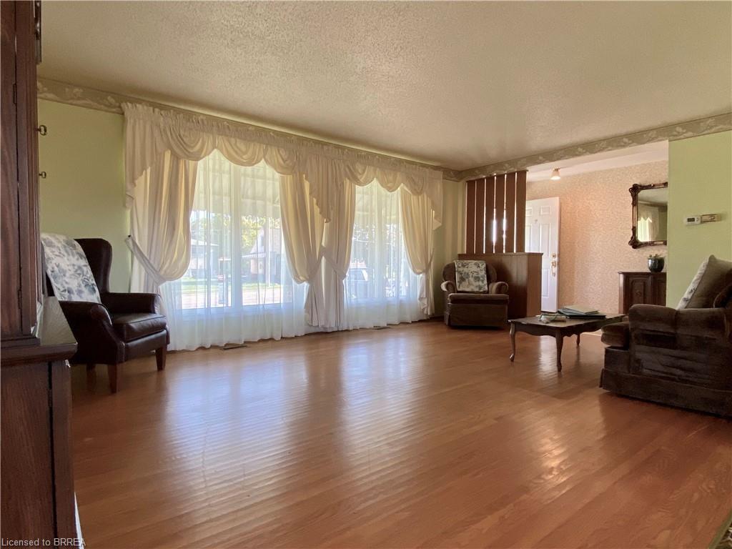 41 Dunsdon Street, Brantford, ON - Indoor Photo Showing Living Room