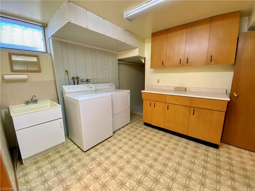41 Dunsdon Street, Brantford, ON - Indoor Photo Showing Laundry Room