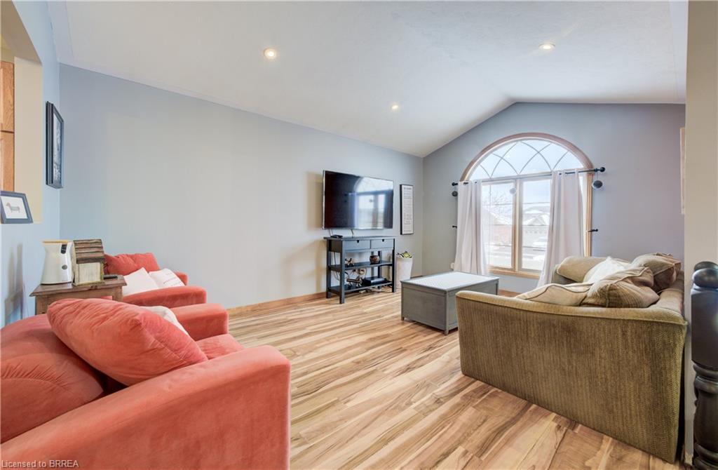 14 Laycock Street, Brantford, ON - Indoor Photo Showing Living Room