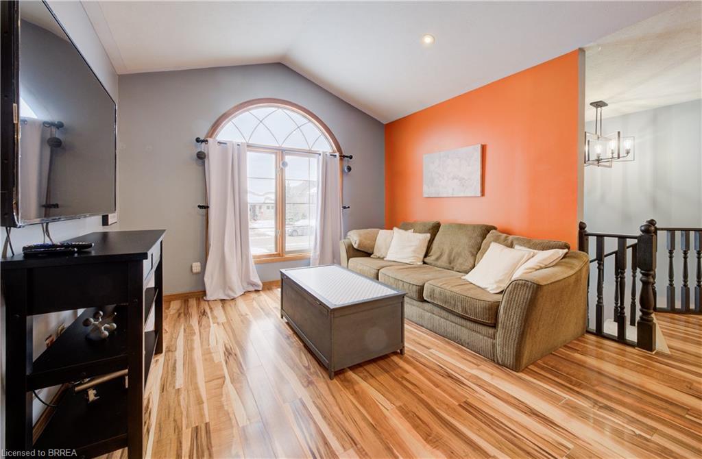 14 Laycock Street, Brantford, ON - Indoor Photo Showing Living Room