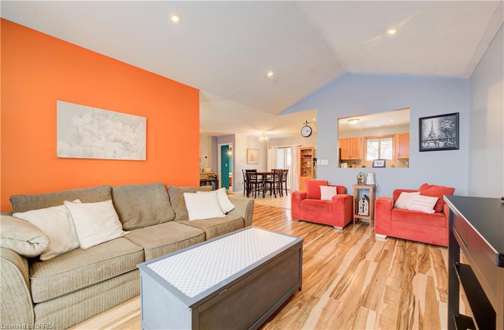 14 Laycock Street, Brantford, ON - Indoor Photo Showing Living Room