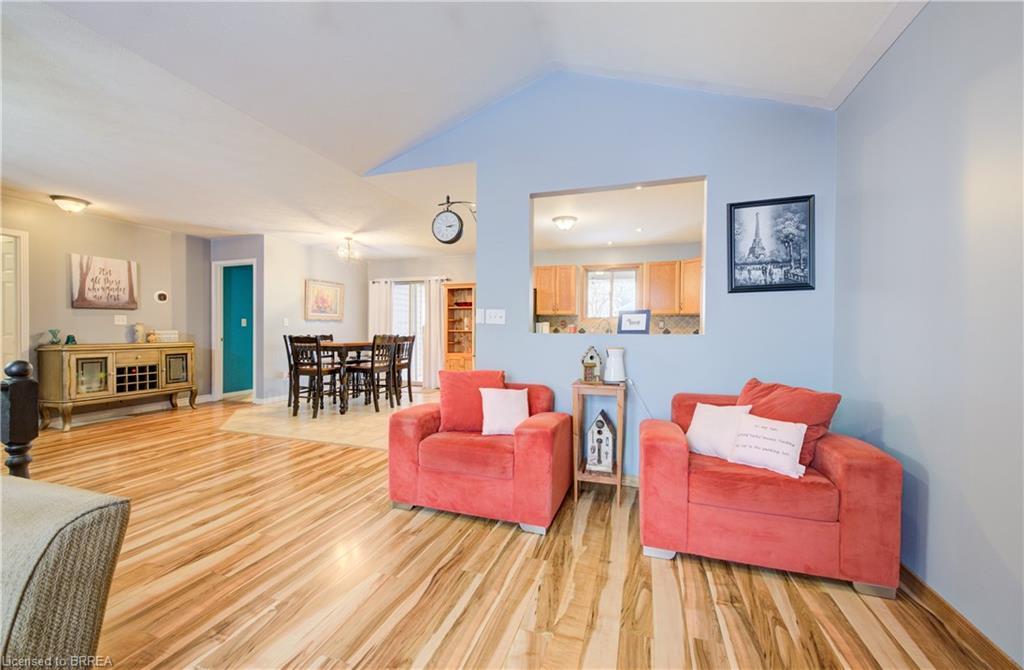 14 Laycock Street, Brantford, ON - Indoor Photo Showing Living Room