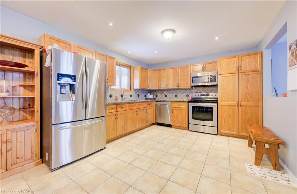 14 Laycock Street, Brantford, ON - Indoor Photo Showing Kitchen