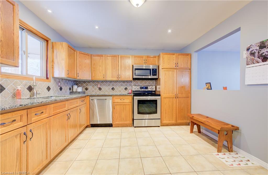 14 Laycock Street, Brantford, ON - Indoor Photo Showing Kitchen