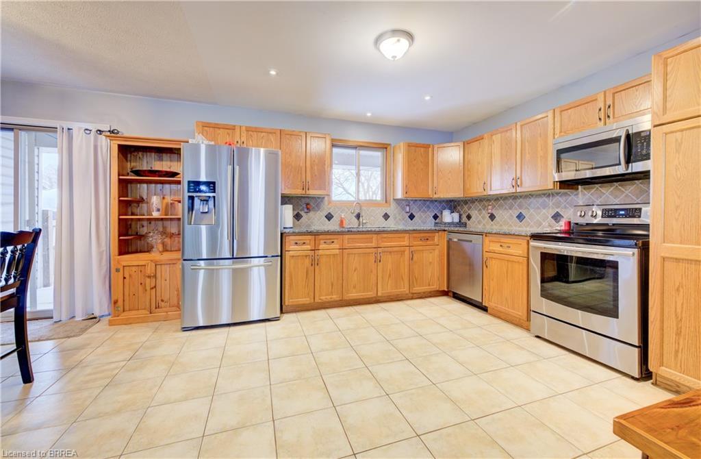 14 Laycock Street, Brantford, ON - Indoor Photo Showing Kitchen
