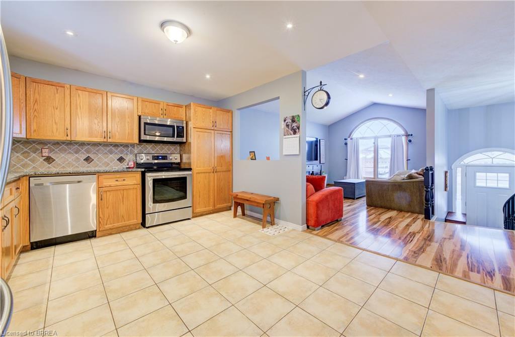 14 Laycock Street, Brantford, ON - Indoor Photo Showing Kitchen