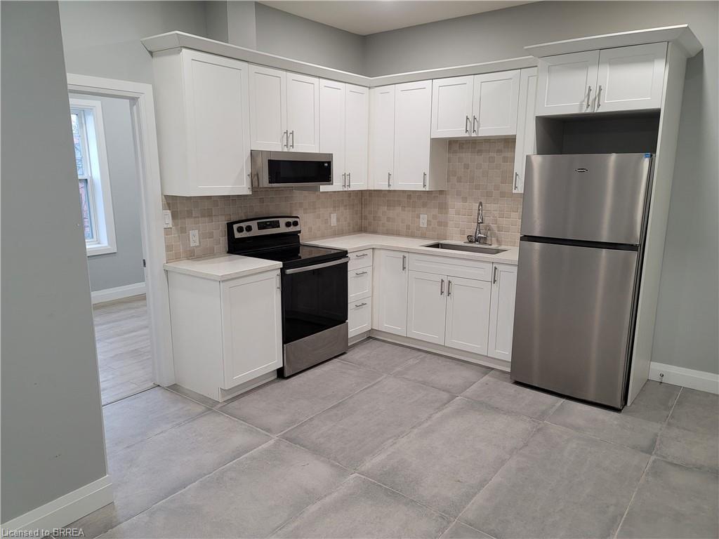 6-427 Colborne Street, Brantford, ON - Indoor Photo Showing Kitchen