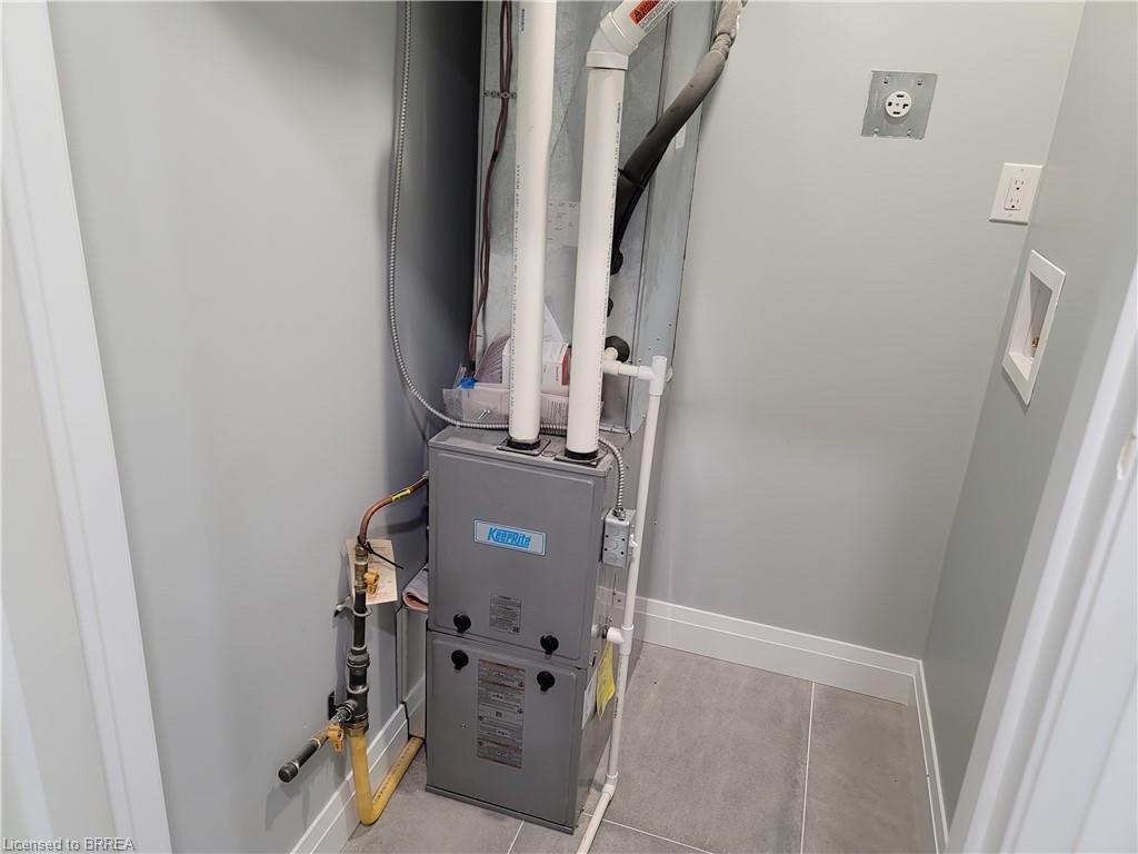 6-427 Colborne Street, Brantford, ON - Indoor Photo Showing Basement