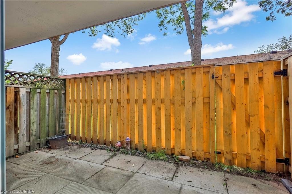 104-793 Colborne Street E, Brantford, ON - Outdoor