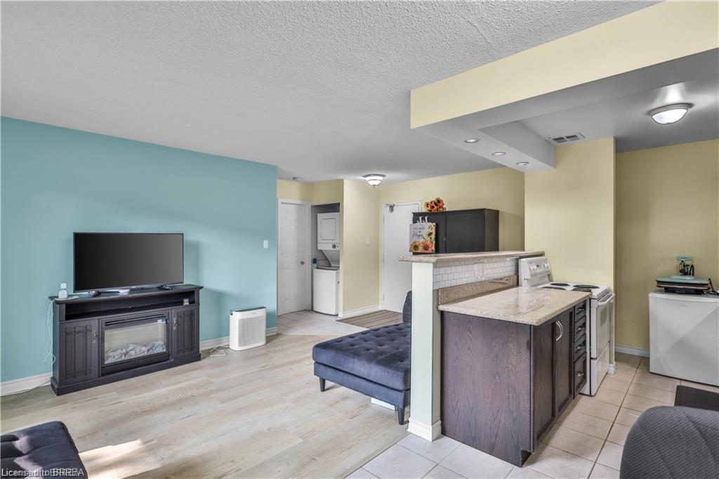 104-793 Colborne Street E, Brantford, ON - Indoor